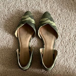 Old navy camo flats, size 8